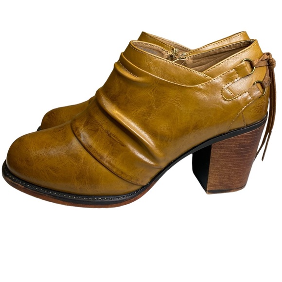 vintage 93 Shoes - Vintage 93 Vegan Leather Tan heeled ankle booties Women’s Size 11
